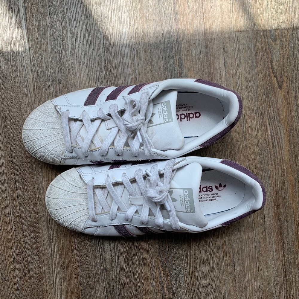 Adidas Superstar Sneakers with Burgundy trim size 9